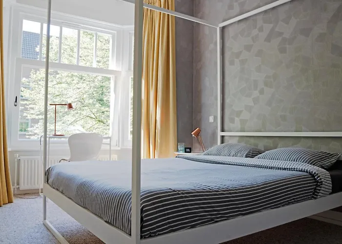 Authentic Amsterdam Bed And Breakfast Rai